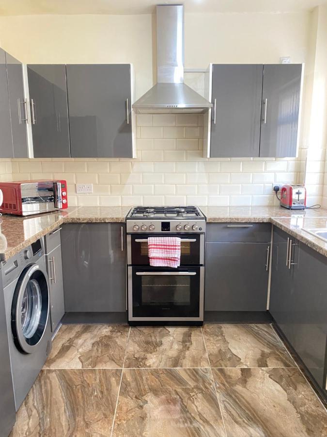 Entire 4 Bedroom House - Ev Point & Free Parking Liverpool Zewnętrze zdjęcie
