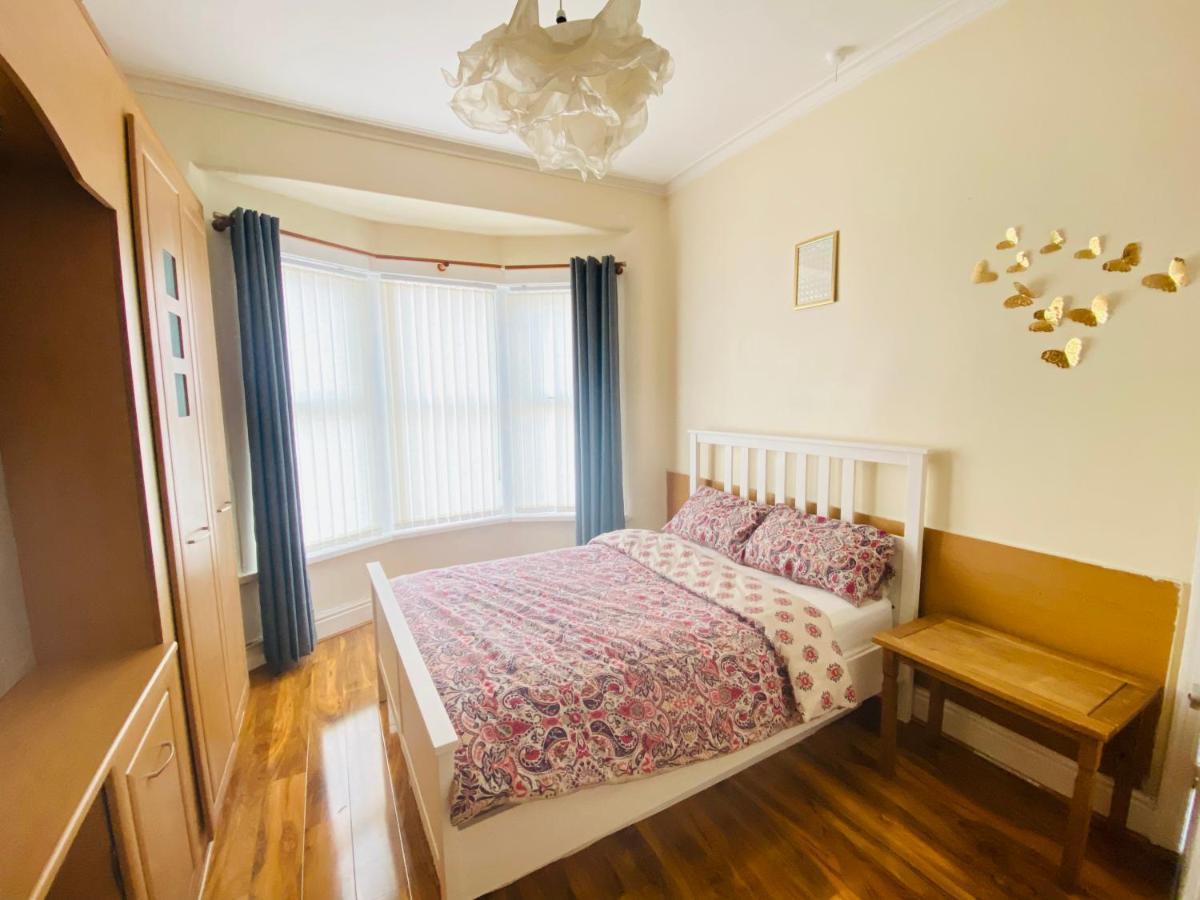 Entire 4 Bedroom House - Ev Point & Free Parking Liverpool Zewnętrze zdjęcie