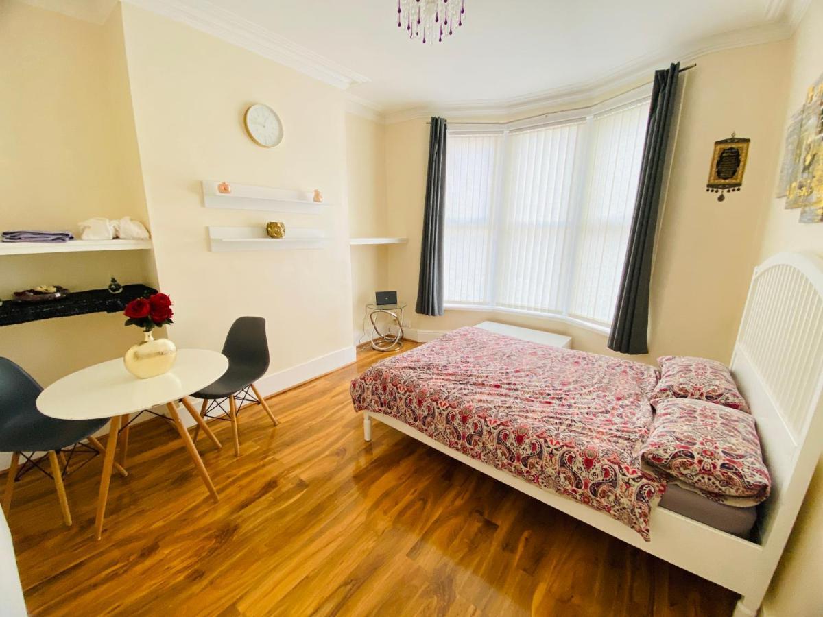Entire 4 Bedroom House - Ev Point & Free Parking Liverpool Zewnętrze zdjęcie